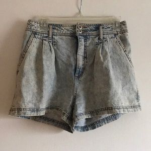 High rise denim shorts!